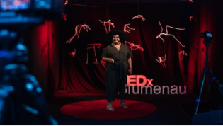 TEDx Blumenau - Participação da INDQ (Verônica Dudiman)